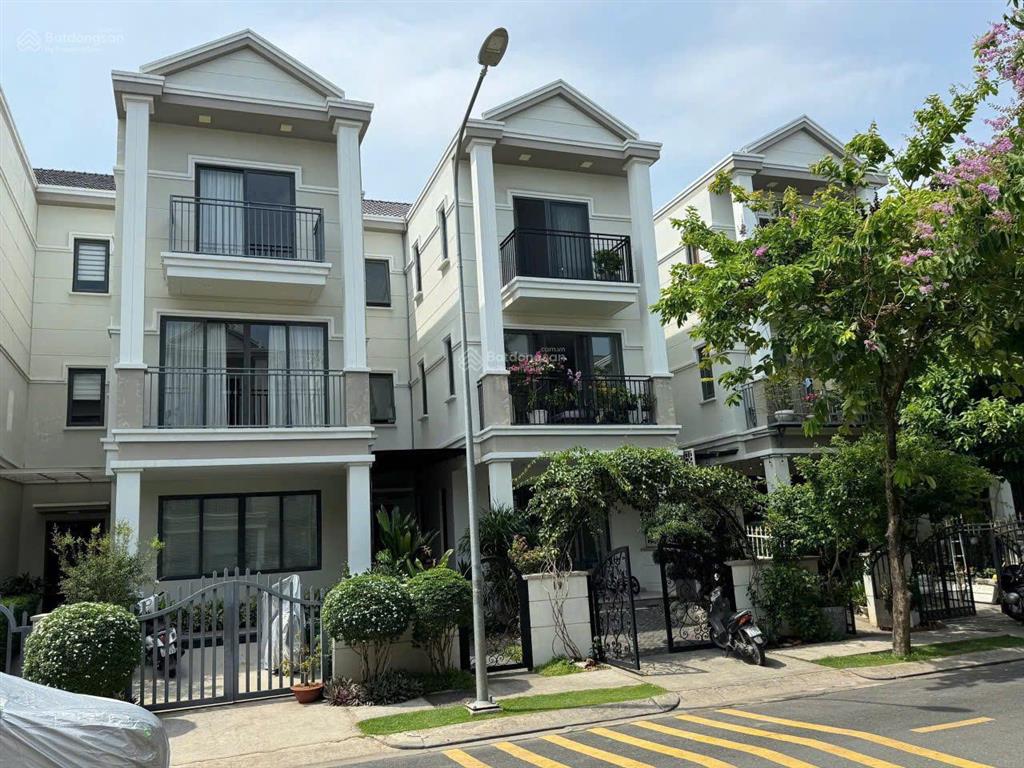 Chính chủ bán biệt thự nine south giá 17,3 tỷ (tl) 123m2  villa liên kế khu compound ven sông