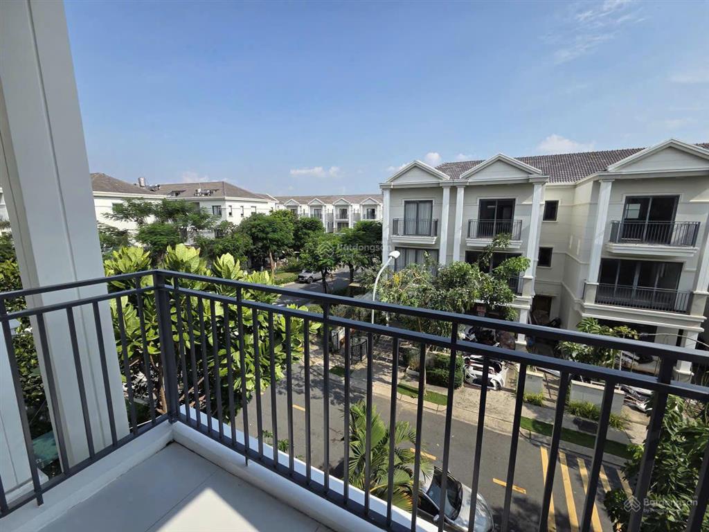 Chính chủ bán biệt thự nine south giá 17,3 tỷ (tl) 123m2  villa liên kế khu compound ven sông