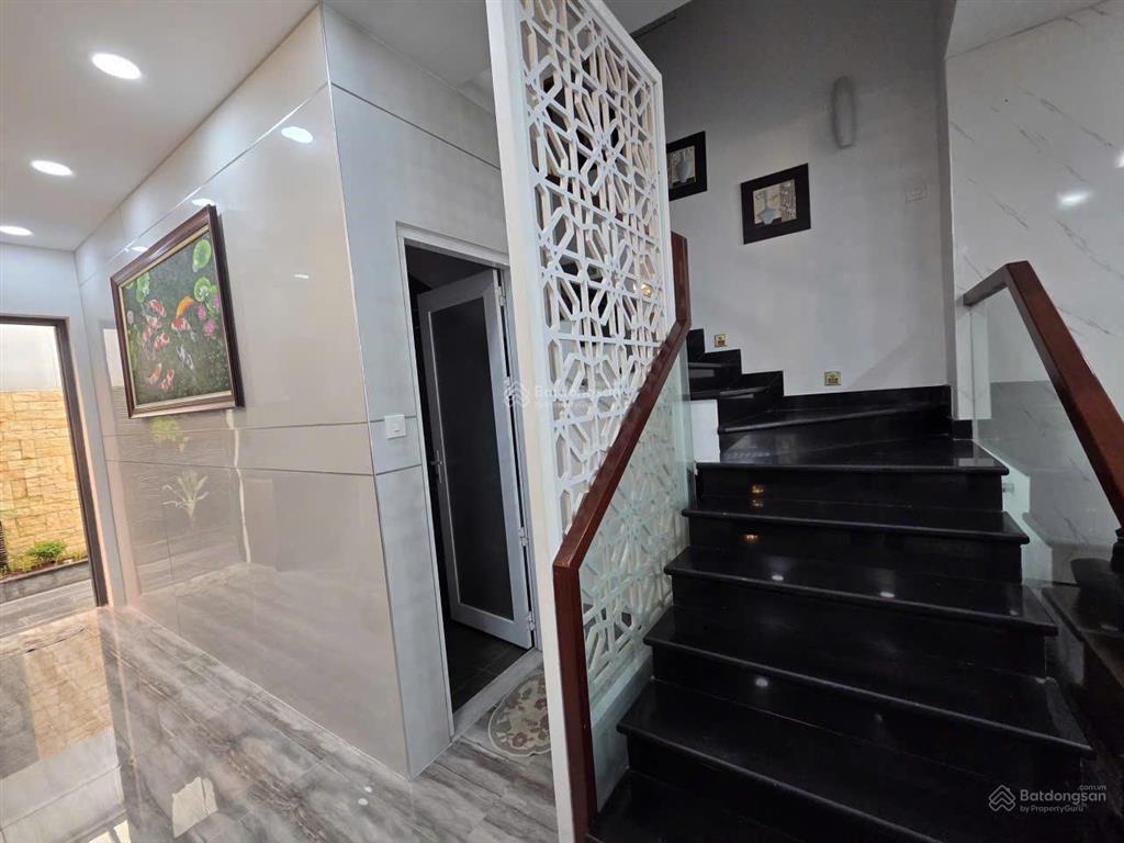 Chính chủ bán biệt thự nine south giá 17,3 tỷ (tl) 123m2  villa liên kế khu compound ven sông