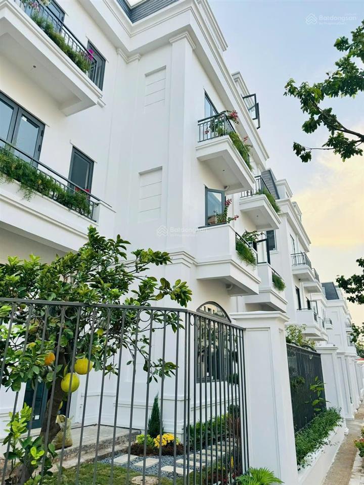 Chính chủ bán nhanh bt 170m2. mt 8,5m, hướng đn, giá 27 tỷ, tặng gói sân vườn, sẵn sổ đỏ