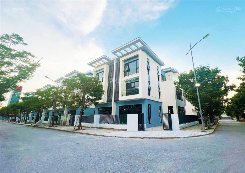 Chính chủ căn bt 198m2. hướng đông nam, mt 9m, gần vườn hoa, giá 3x tỷ