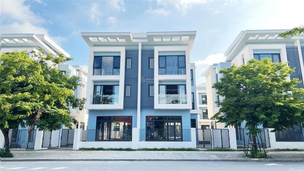 Chính chủ căn bt 198m2. hướng đông nam, mt 9m, gần vườn hoa, giá 3x tỷ