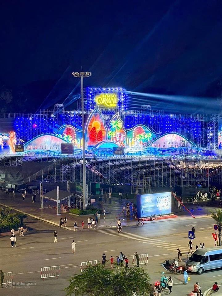 Cần bán gấp căn monbay trục đường đôi, thuận tiện kinh doanh, xem concert hạ long ngay tại nhà