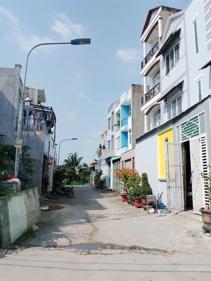 Bán căn nhà góc 2mt 6.85x10.75=70m2. 3tầng. 4pn. đường 7m. có giá đầu tư 5.5 tỷ còn tl