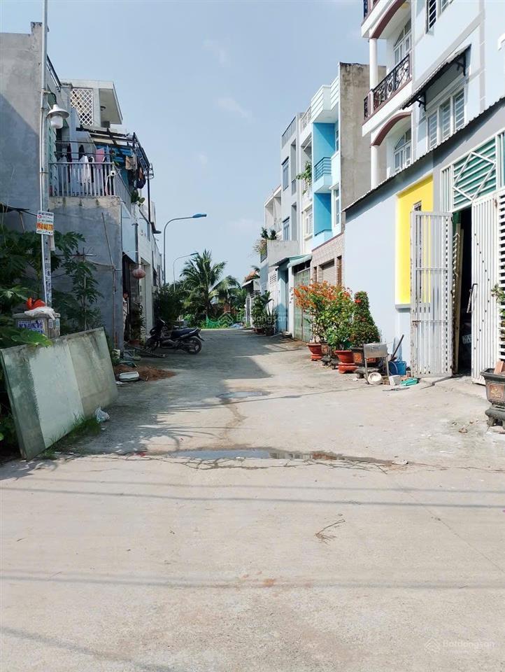 Bán căn nhà góc 2mt 6.85x10.75=70m2. 3tầng. 4pn. đường 7m. có giá đầu tư 5.5 tỷ còn tl