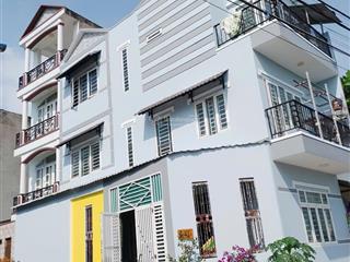 Bán căn nhà góc 2mt 6.85x10.75=70m2. 3tầng. 4pn. đường 7m. có giá đầu tư 5.5 tỷ còn tl