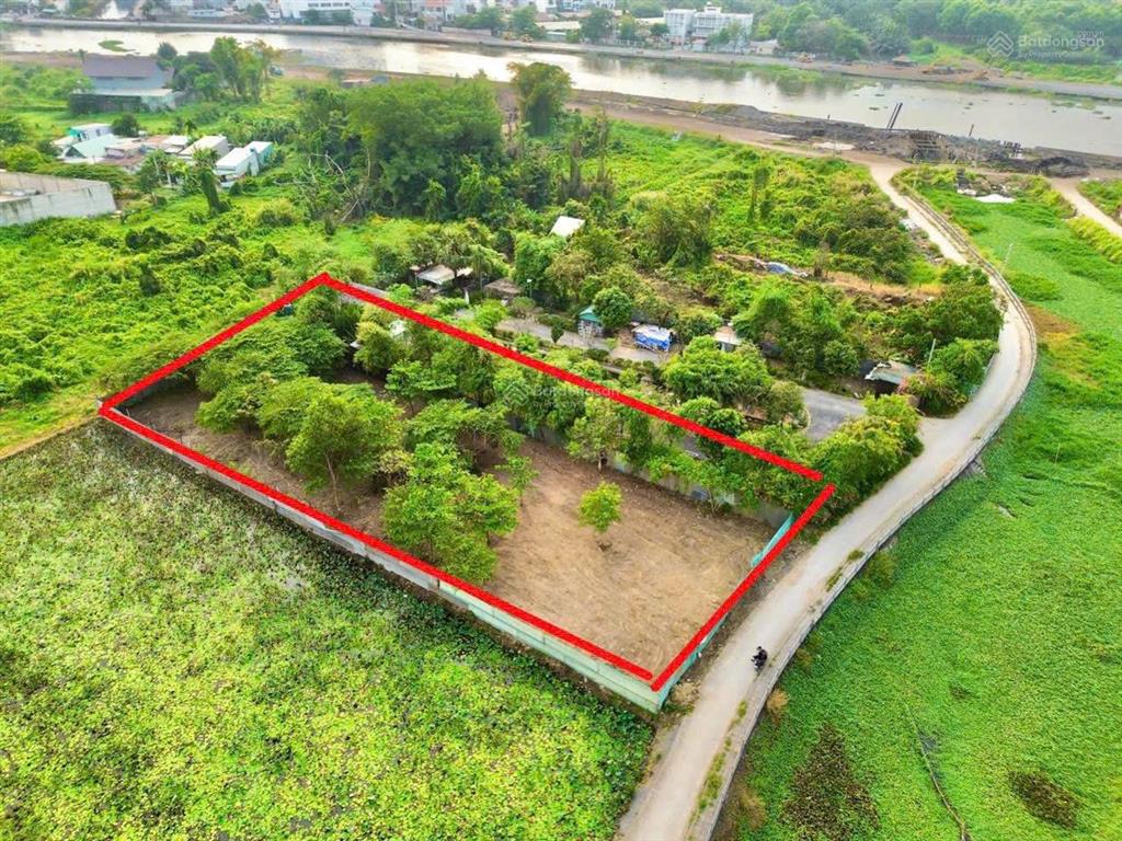 Bán hơn 1.600m2 thực tế đất nông nghiệp, tại đường vườn lài apđ q12 gần gò vấp sát đường ven sông