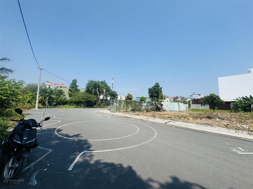 Chính chủ bán đất 1 sẹc vườn lài. đường 12m có vỉa hè. 4.5x32m. view sông cạnh sẻnuria