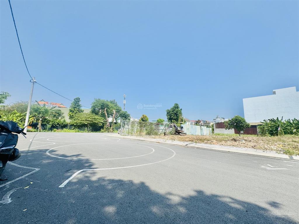 Chính chủ bán đất 1 sẹc vườn lài. đường 12m có vỉa hè. 4.5x32m. view sông cạnh sẻnuria