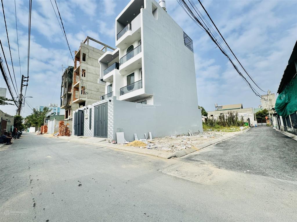 Bán lô đất góc 2 mặt tiền. tại hẻm 94 vườn lài. đường mới làm nhựa. xây được cao tầng. 6 tỷ