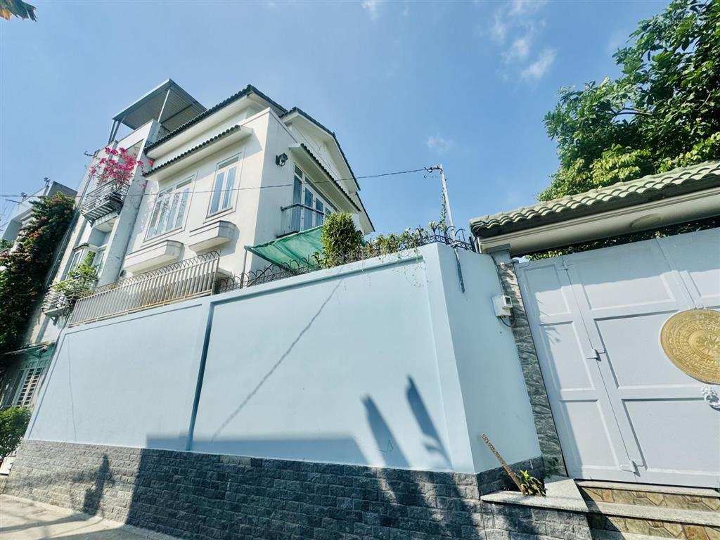 Căn nhà vườn góc 2mt ngang 11.5x32=350m2, tại hẻm 92 vườn lài, apđ, q12, cần bán 12 tỷ