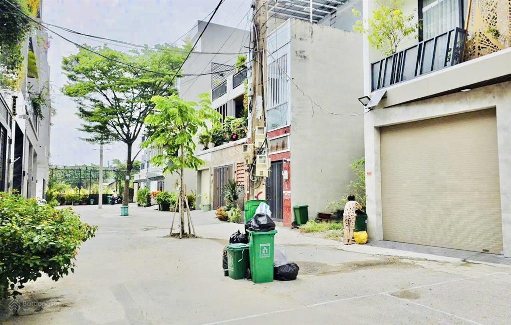 Lô đất rất đẹp 8.4x12.4=104m2 full thổ. xây được cao tầng tại hẻm 140 vườn lài. apđ.q12. giá tốt