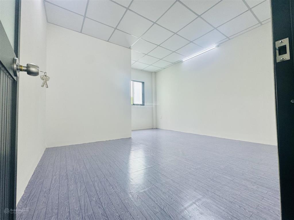 Cho thuê nguyên căn nhà mới. rất rộng, có sân bỏ xe hơi, hơn 120m² sàn. tại vườn lài. apđ.q12