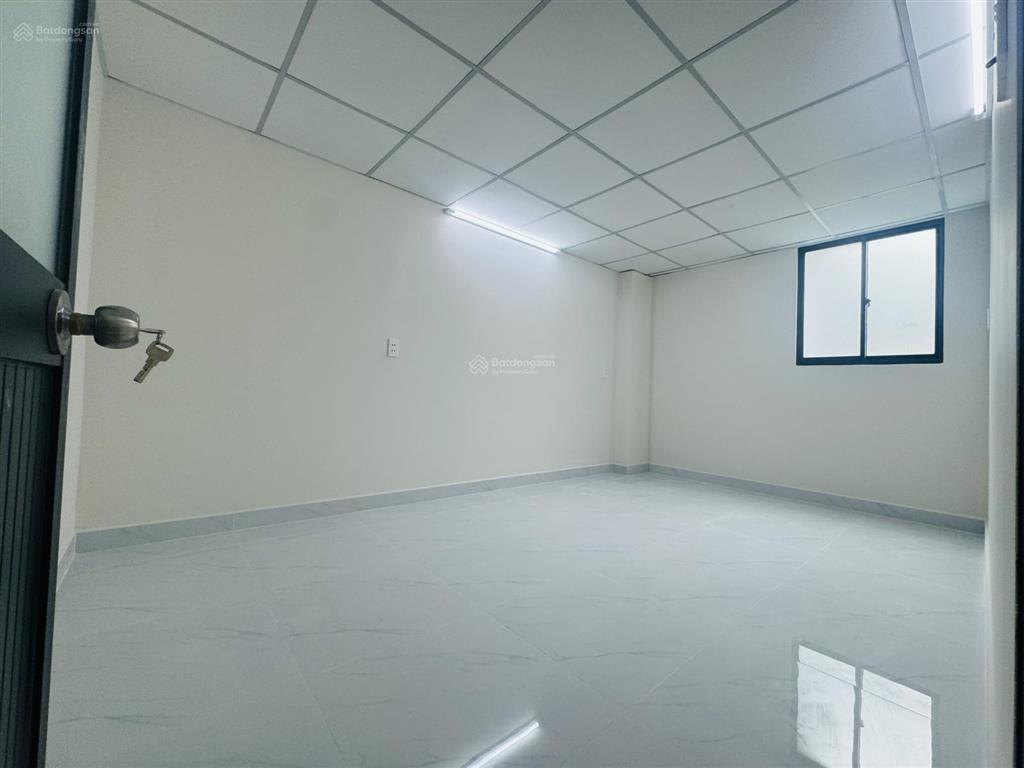 Cho thuê nguyên căn nhà mới. rất rộng, có sân bỏ xe hơi, hơn 120m² sàn. tại vườn lài. apđ.q12