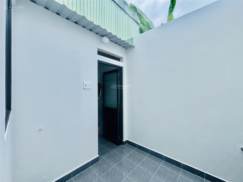 Cho thuê nguyên căn nhà mới. rất rộng, có sân bỏ xe hơi, hơn 120m² sàn. tại vườn lài. apđ.q12
