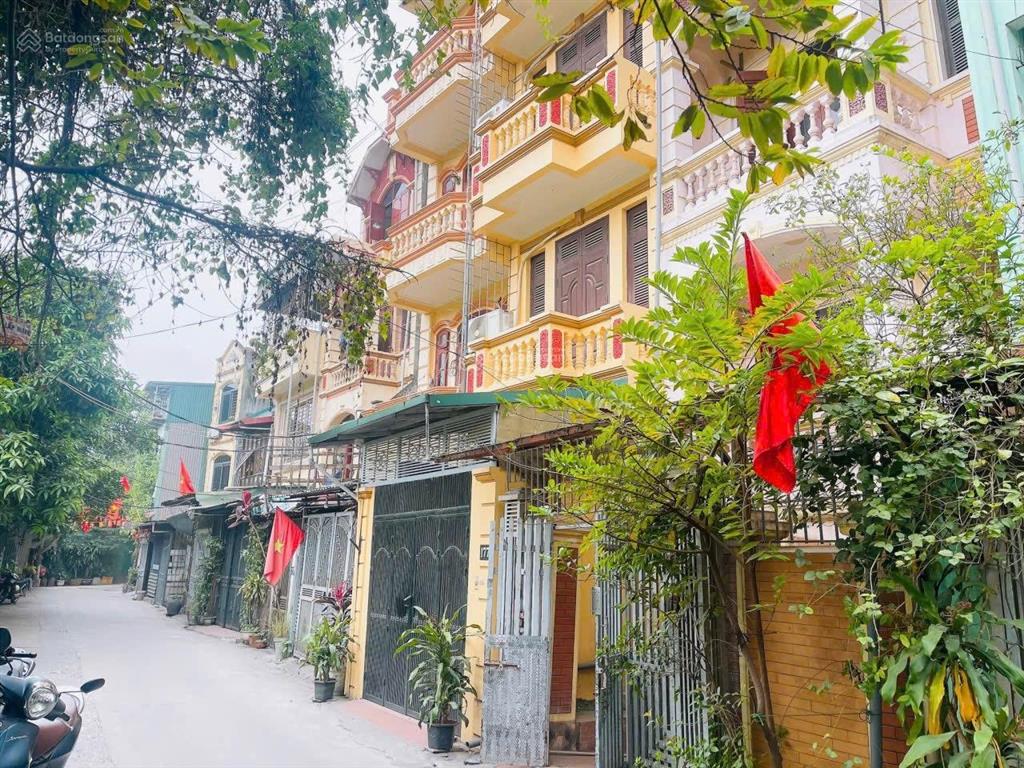 Cần bán gấp vị trí đẹp trung tâm hoàng mai  bán đất tặng nhà 4 tầng phố lĩnh lam  ô tô vào nhà.