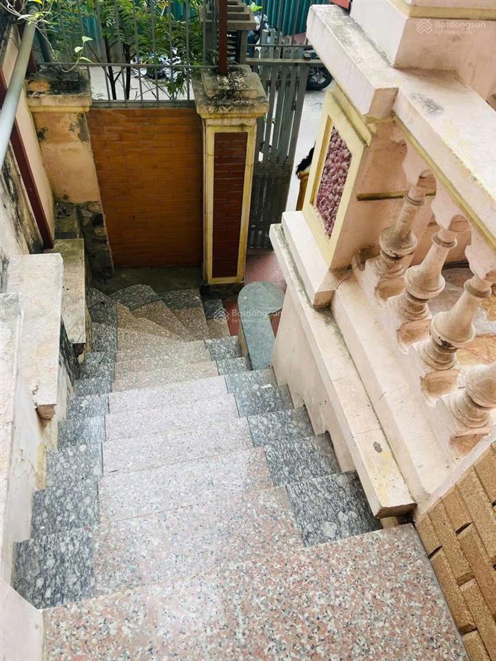 Cần bán gấp vị trí đẹp trung tâm hoàng mai  bán đất tặng nhà 4 tầng phố lĩnh lam  ô tô vào nhà.