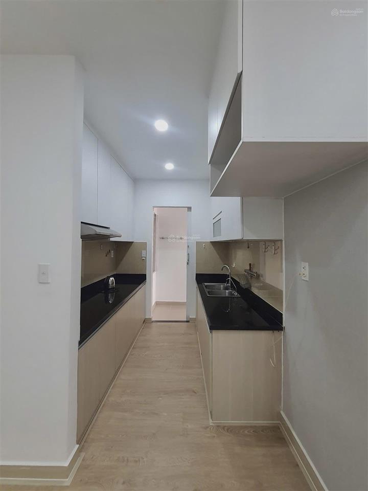 Cho thuê 2 phòng ngủ 80m2 ban công thoáng ngay vincom nguyễn xí, bình thạnh. mới 100%