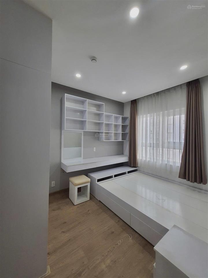 Cho thuê 2 phòng ngủ 80m2 ban công thoáng ngay vincom nguyễn xí, bình thạnh. mới 100%