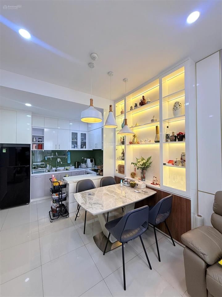Thiện chí bán căn 2pn full nội thất đẹp  view landmark 81  the sun avenue