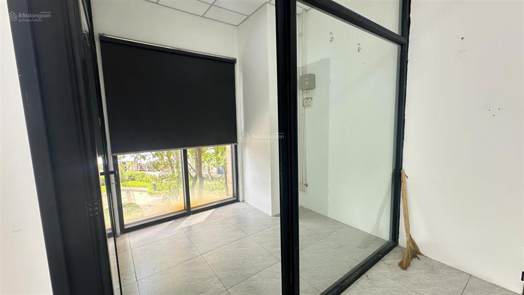 Trống sẵn văn phòng 52m2 cho thuê 17tr/tháng  the sun avenue