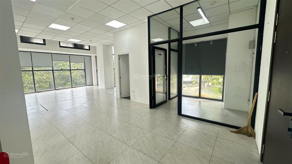 Trống sẵn văn phòng 52m2 cho thuê 17tr/tháng  the sun avenue