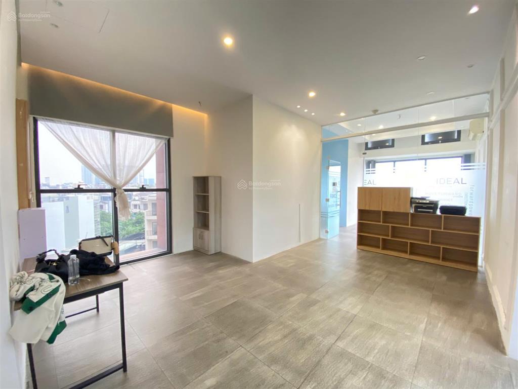 Trống sẵn văn phòng 52m2 cho thuê 17tr/tháng  the sun avenue