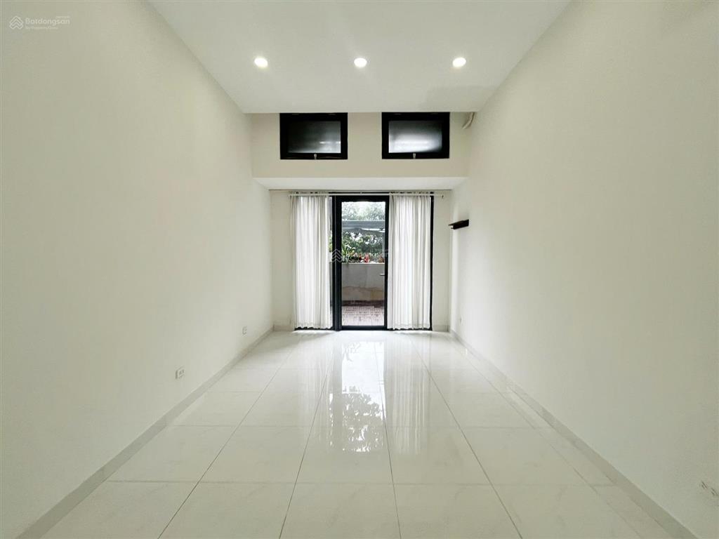Văn phòng có ban công cần cho thuê the sun avenue giá chỉ 12tr/tháng