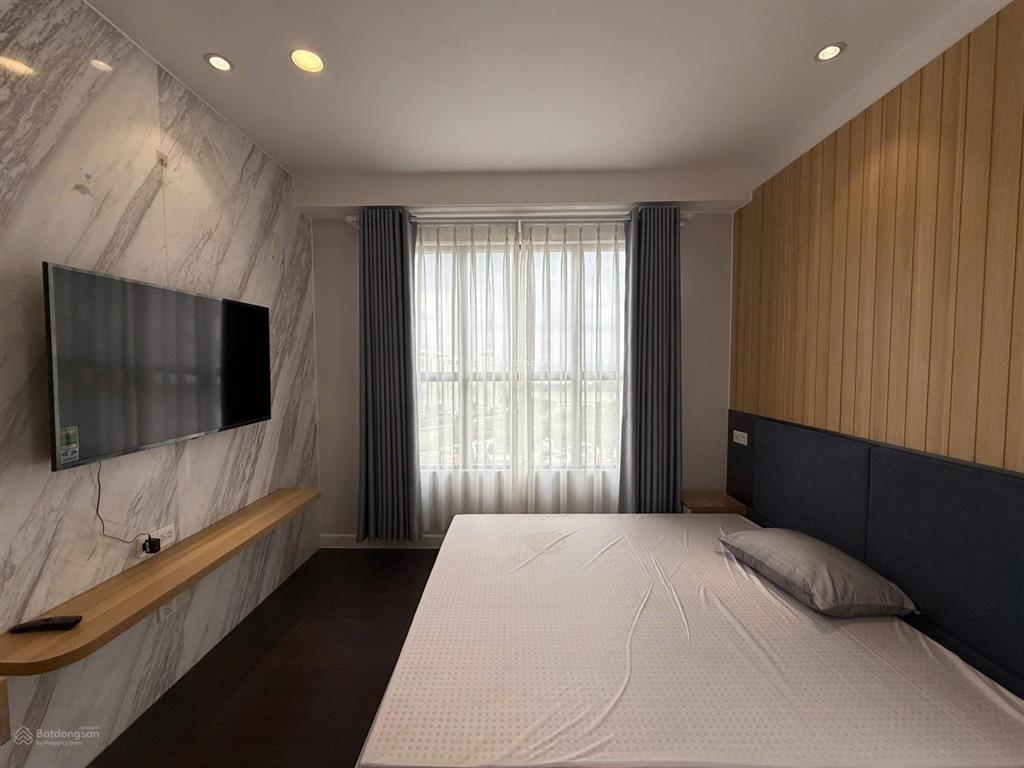 Căn góc 2pn nội thất cao cấp 96m2 cho thuê the sun avenue