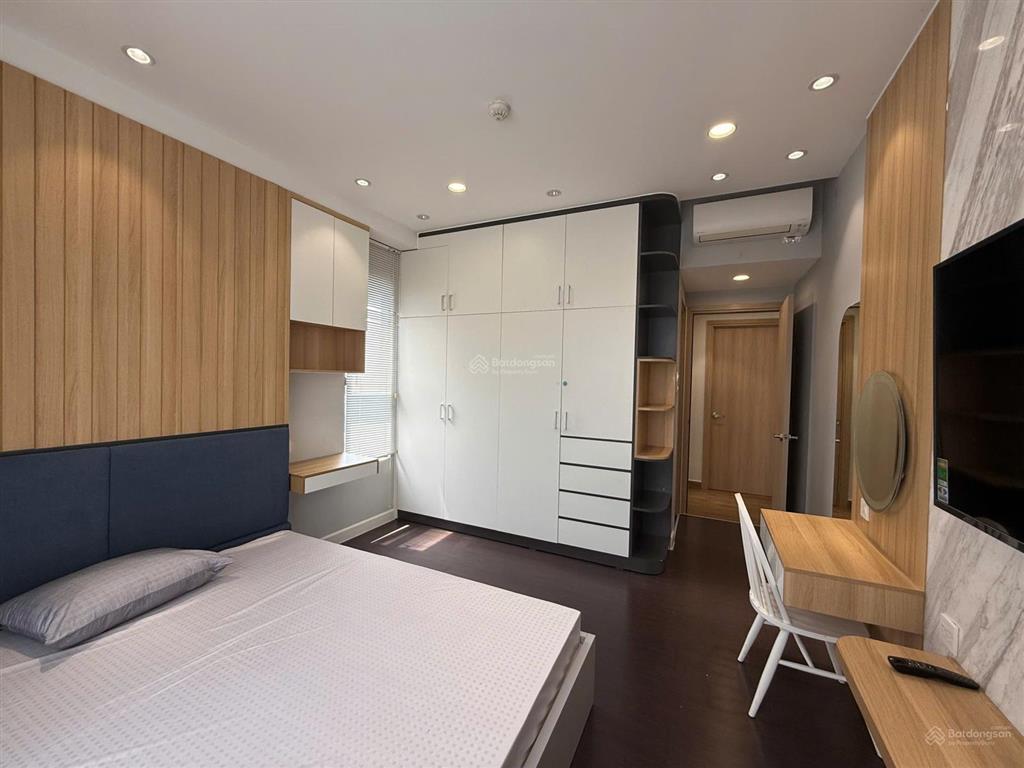 Căn góc 2pn nội thất cao cấp 96m2 cho thuê the sun avenue