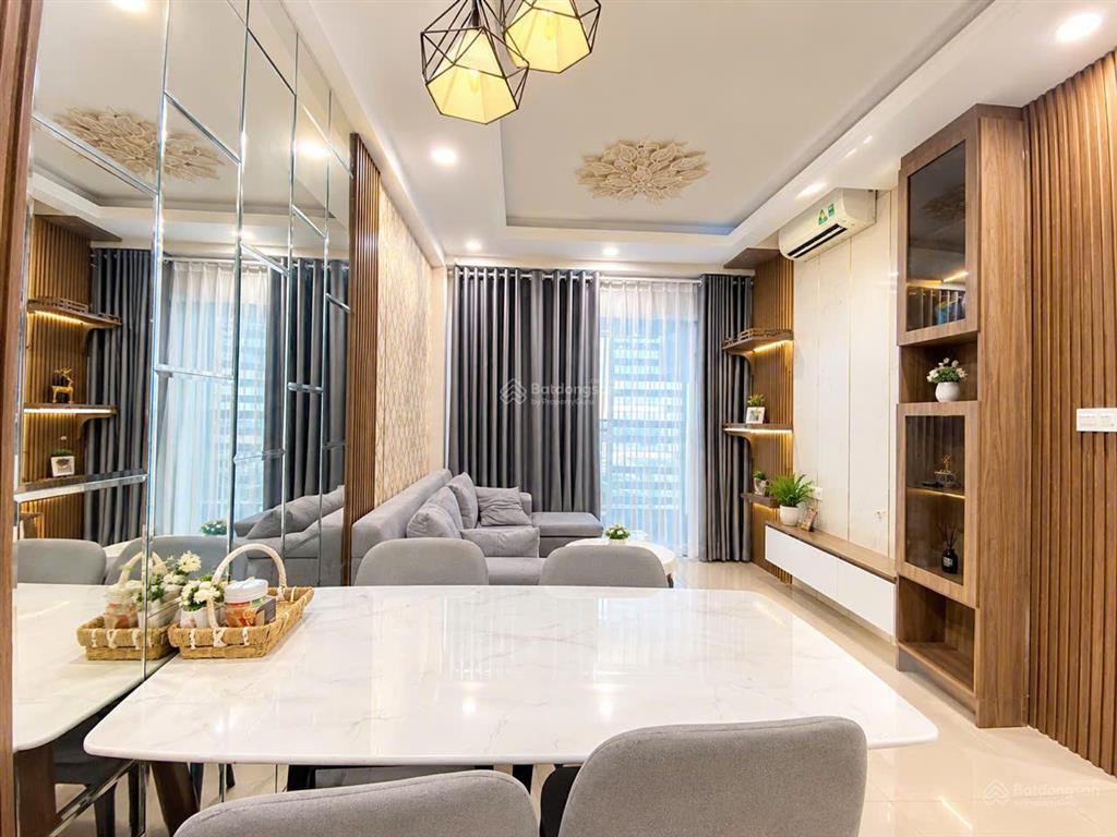Bán nhanh căn 2pn có nội thất 6,9 tỷ  the sun avenue