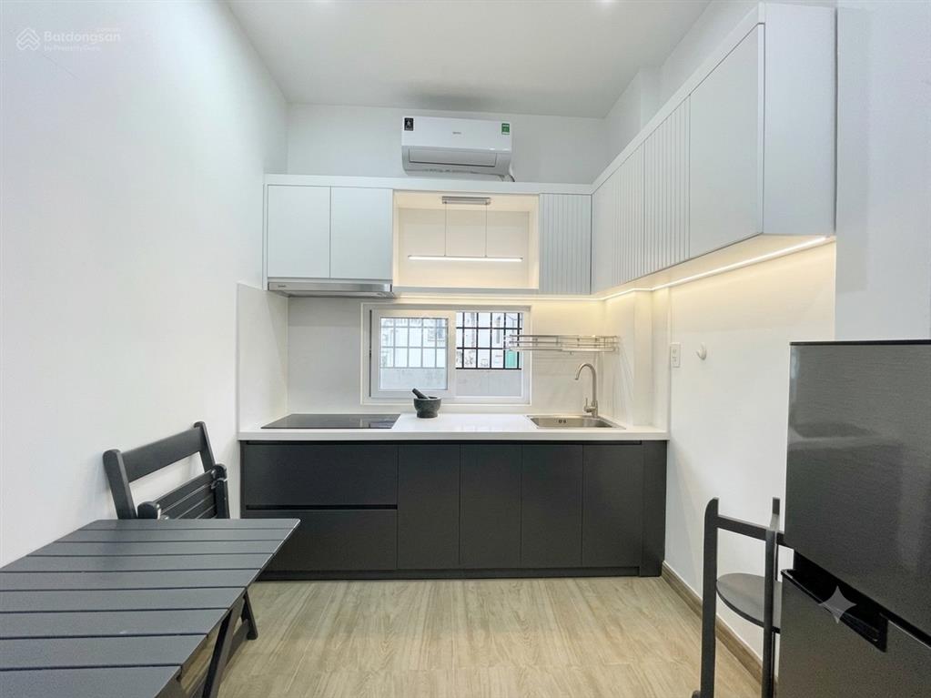 Căn hộ 1pn 50m2 full nội thất, bếp to, có thang máy, phù hợp ở gia đình, nhóm bạn