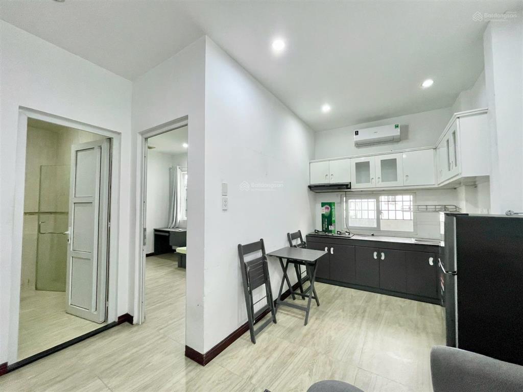 Căn hộ 1pn 50m2 full nội thất, bếp to, có thang máy, phù hợp ở gia đình, nhóm bạn