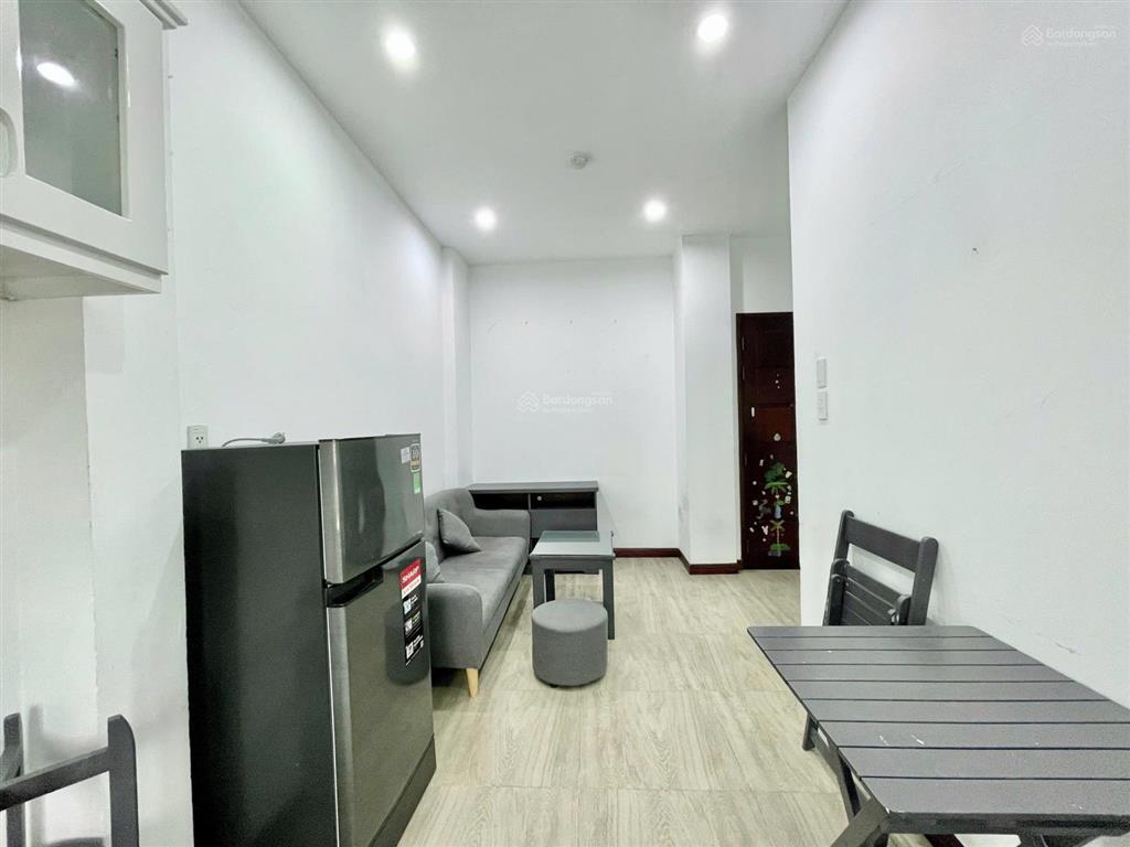Căn hộ 1pn 50m2 full nội thất, bếp to, có thang máy, phù hợp ở gia đình, nhóm bạn