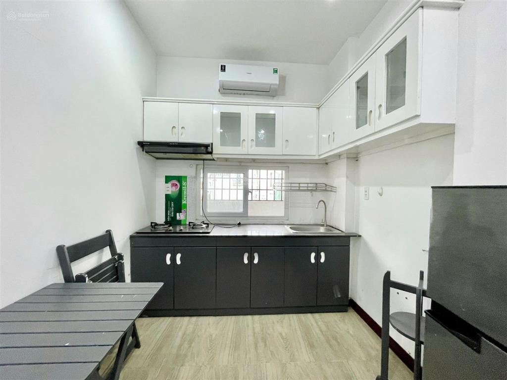 Căn hộ 1pn 50m2 full nội thất, bếp to, có thang máy, phù hợp ở gia đình, nhóm bạn