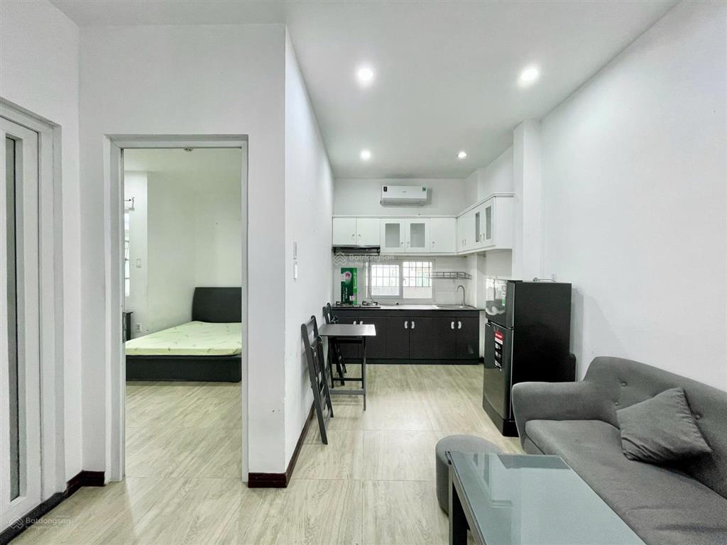 Căn hộ 1pn 50m2 full nội thất, bếp to, có thang máy, phù hợp ở gia đình, nhóm bạn