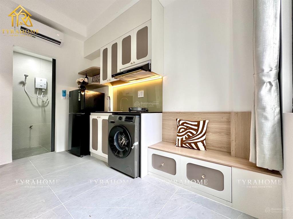 Căn hộ mới khai trương 1pn tách bếp, bancol, có bồn tắm, gần điện biên phủ, có thang máy, hầm xe