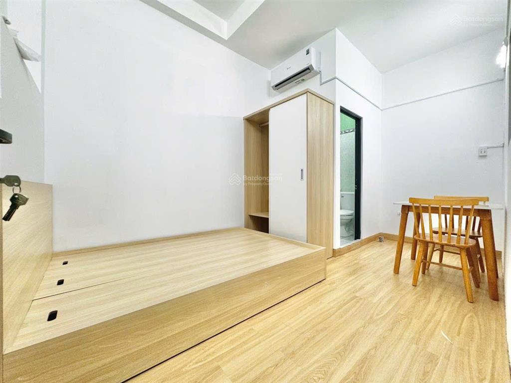 Căn hộ 2pn2wc ban công 60m2 full nội thất gần chợ bà chiểu, phan xích long, thuận tiện di chuyển q1