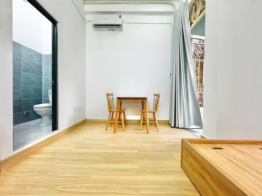 Căn hộ 2pn2wc ban công 60m2 full nội thất gần chợ bà chiểu, phan xích long, thuận tiện di chuyển q1