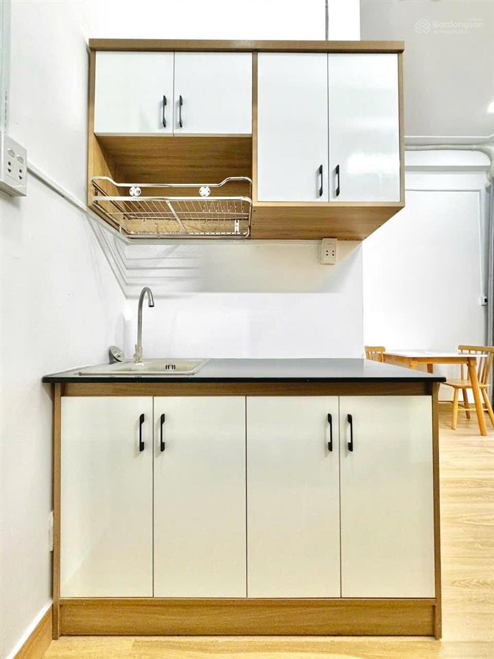 Căn hộ 2pn2wc ban công 60m2 full nội thất gần chợ bà chiểu, phan xích long, thuận tiện di chuyển q1
