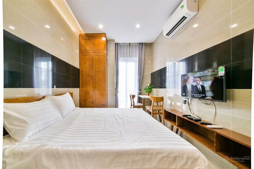 Căn hộ studio ban công khu ăn uống phan xích long, hầm xe, thang máy, bảo vệ, dọn dẹp hàng tuần