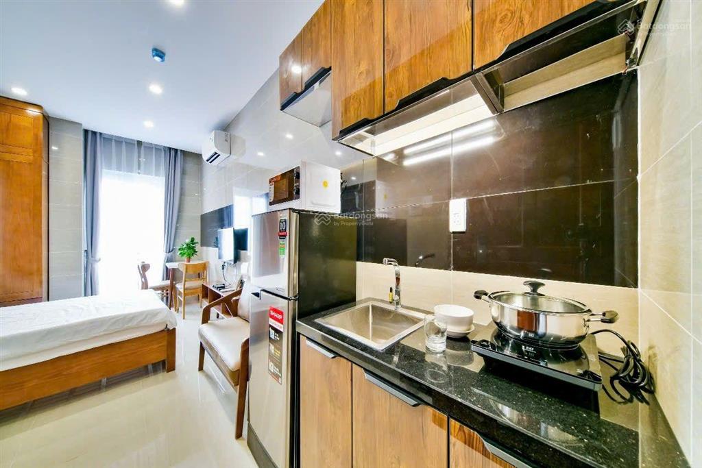 Căn hộ studio ban công khu ăn uống phan xích long, hầm xe, thang máy, bảo vệ, dọn dẹp hàng tuần