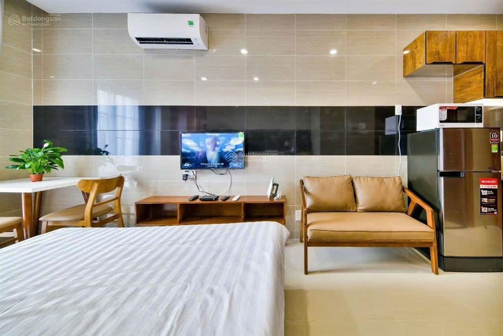 Căn hộ studio ban công khu ăn uống phan xích long, hầm xe, thang máy, bảo vệ, dọn dẹp hàng tuần