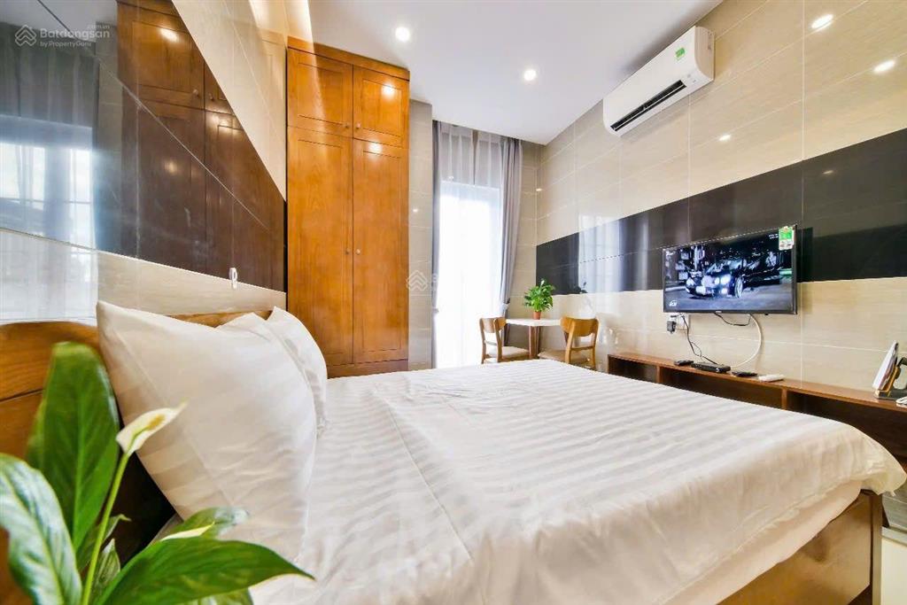 Căn hộ studio ban công khu ăn uống phan xích long, hầm xe, thang máy, bảo vệ, dọn dẹp hàng tuần