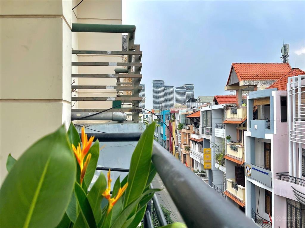 Căn hộ cao cấp 1pn bancol sân vườn, gần cầu sài gòn