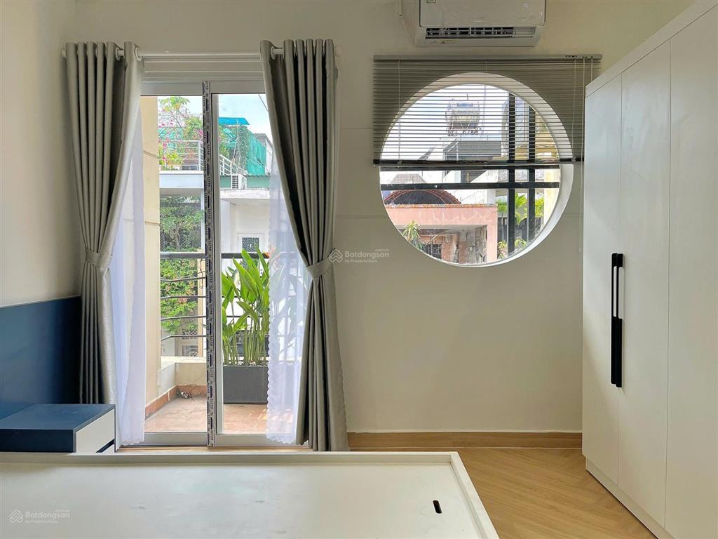 Căn hộ cao cấp 1pn bancol sân vườn, gần cầu sài gòn