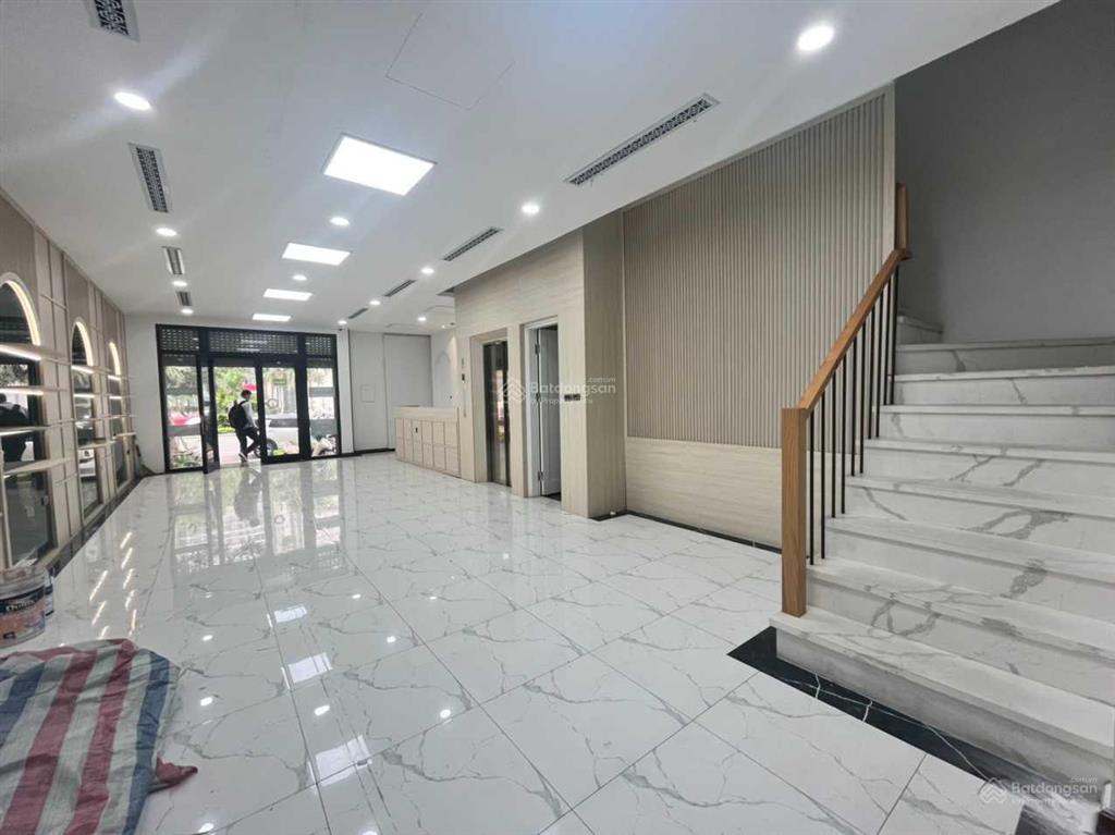 Cho thuê nhà vinhomes gardenia hàm nghi 96m2 x 5 tầng thông sàn thang máy 50 triệu 0903 409 ***