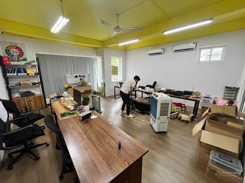 Cho thuê nhà kđt phùng khoang 110m2 x 3 tầng thông sàn 26tr 0903 409 ***