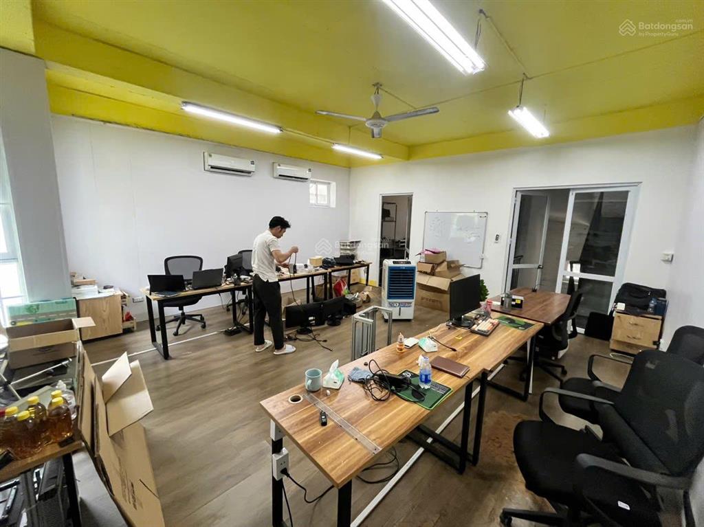 Cho thuê nhà kđt phùng khoang 110m2 x 3 tầng thông sàn 26tr 0903 409 ***