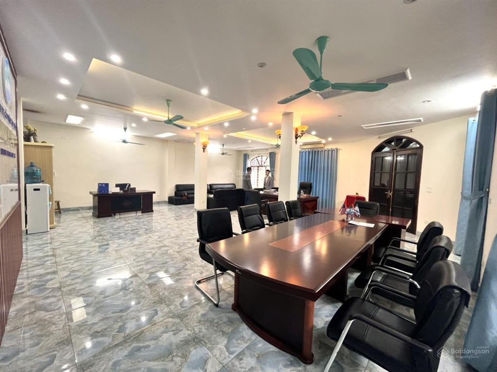 Cho thuê nhà kđt vạn phúc 140m2 x 2 tầng 1 hầm thông sàn 22tr, 0903 409 ***